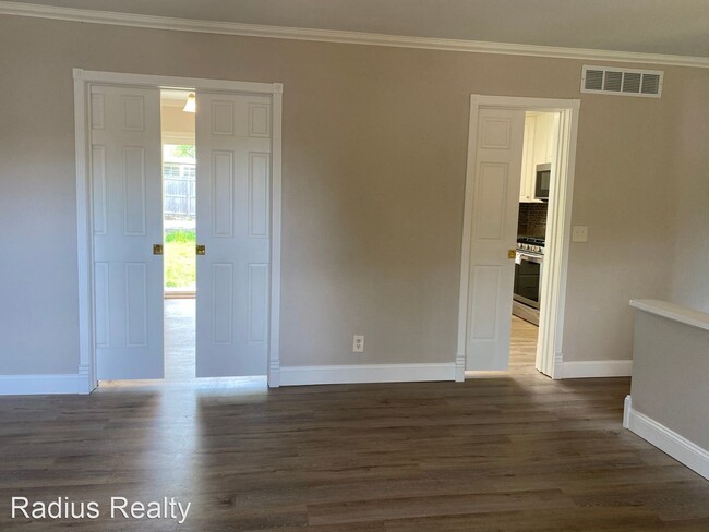 Building Photo - 3 br, 2 bath House - 11 Oak Bend Ln