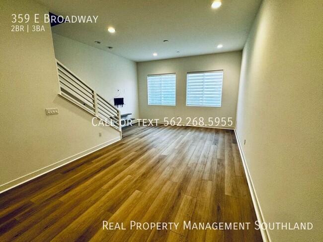 Foto del edificio - Stunning 2 Bedroom 3 Bath Townhome with 1 ...