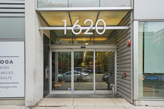 Building Photo - 1620 S Michigan Ave