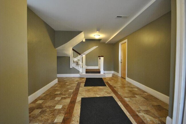 Foto del edificio - HUge 4 bed in Brookline