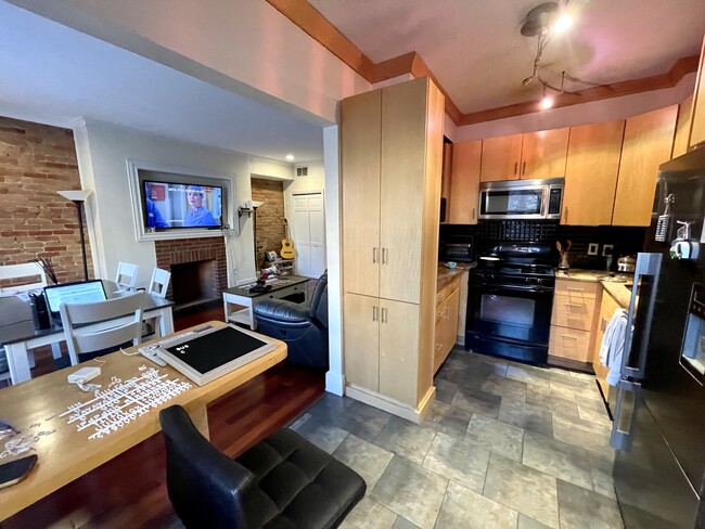 Building Photo - 45 Hemenway St