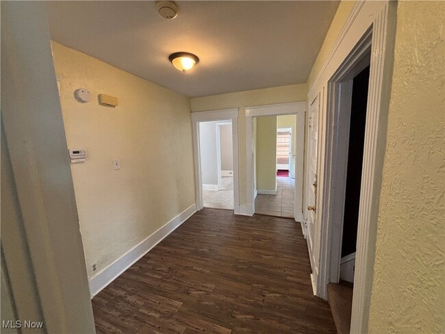 Building Photo - 1481 Robinwood Ave