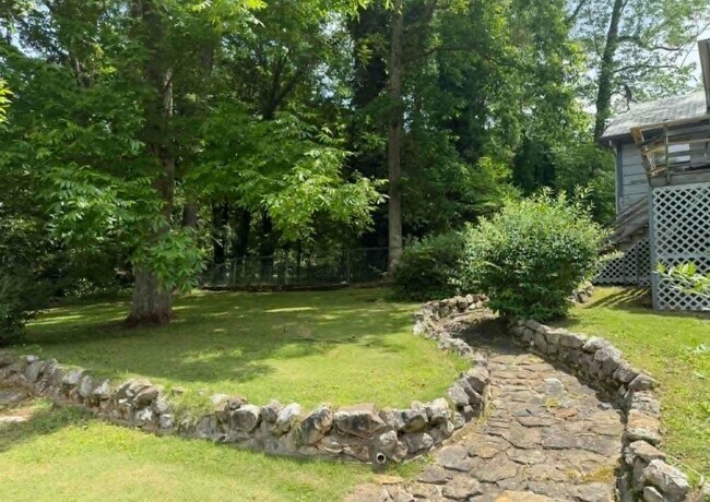 Foto del edificio - 8172 Cedar Mountain Rd