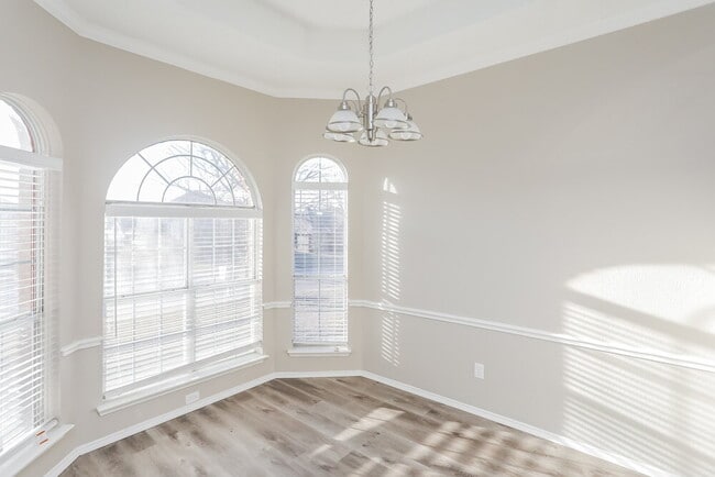 Building Photo - 708 Brees Dr