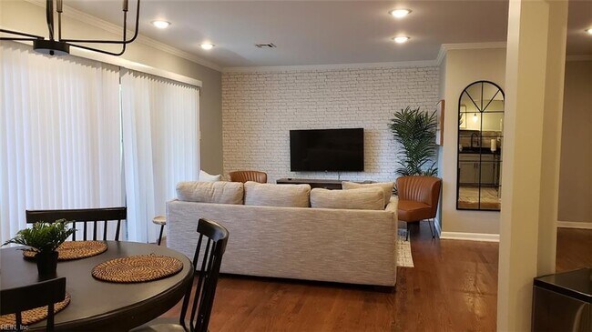 Foto del edificio - 2903 W Mercury Blvd