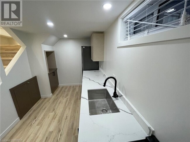Building Photo - 6 MacKay Ave