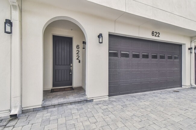Building Photo - 622 S Matanzas Ave