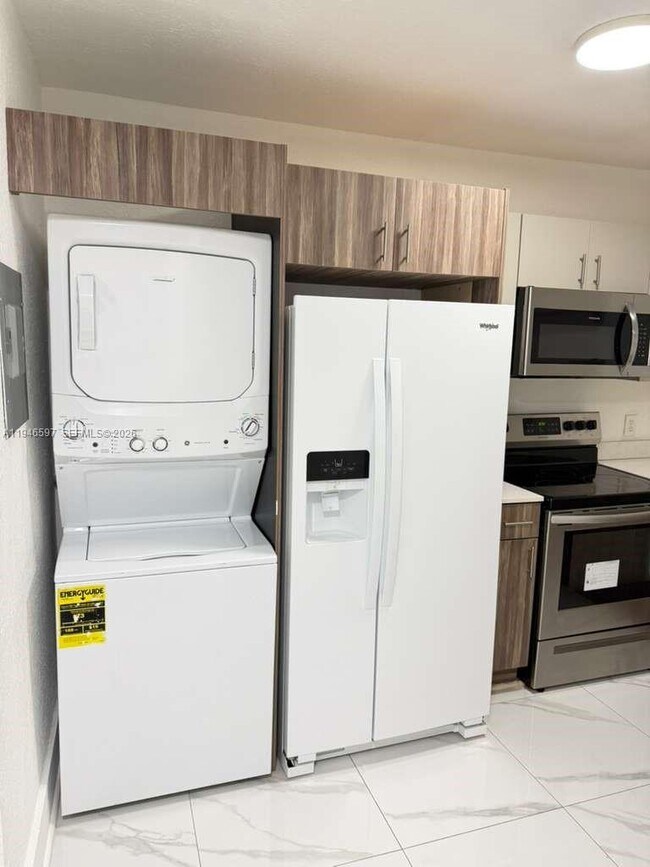 Building Photo - 2796 SW 34th Ct