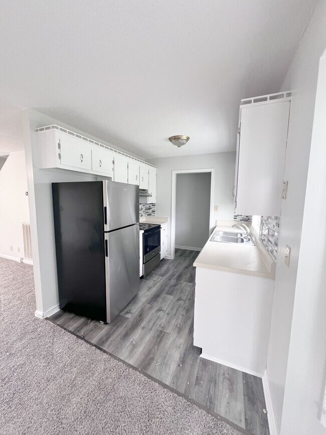 Foto del edificio - 3 Bedroom 2 Bathroom Home located on a cor...