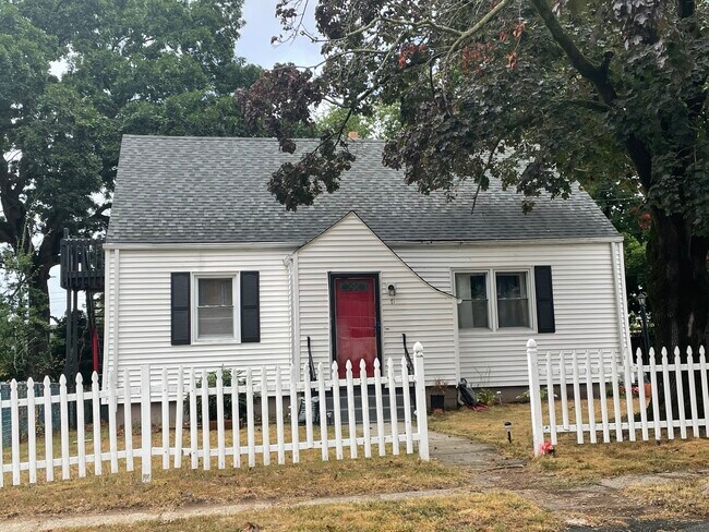 Building Photo - 71 Rangely St