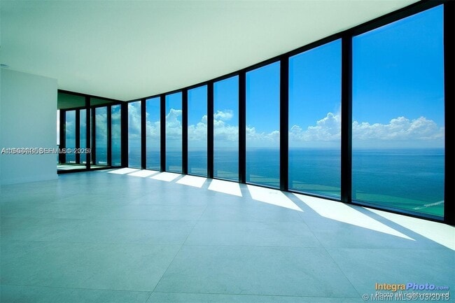 Foto del edificio - 18555 Collins Ave