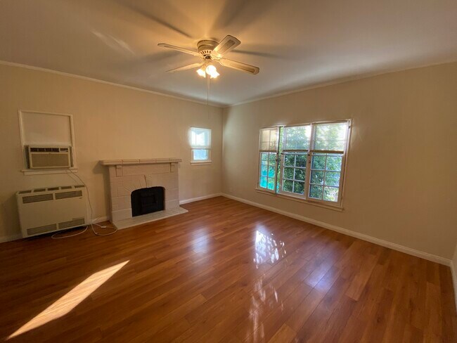 Building Photo - 132 Carr Dr
