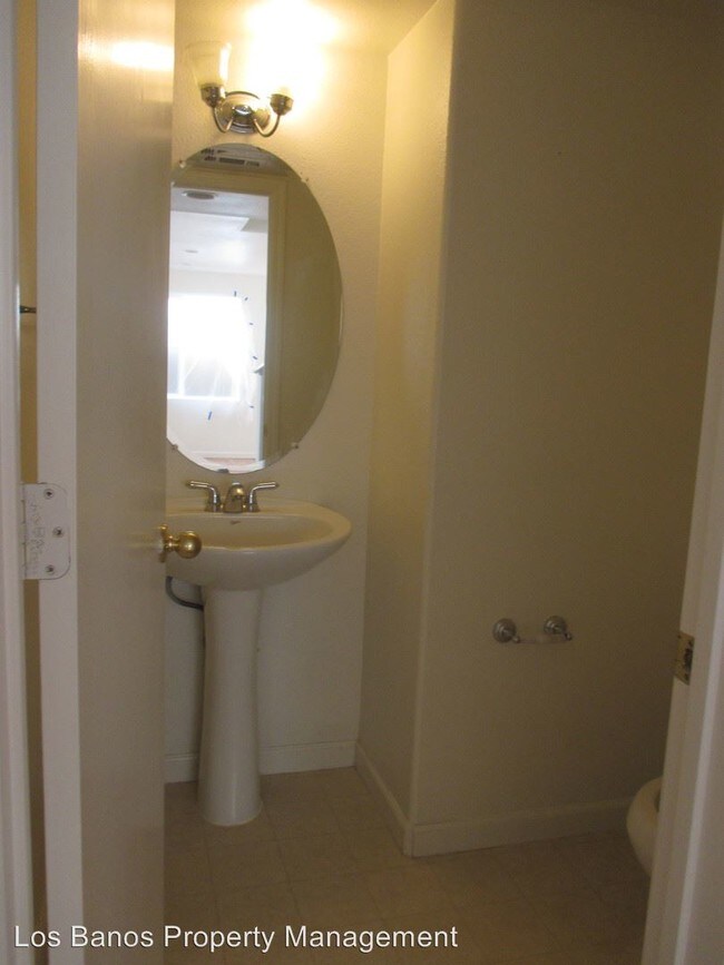 Building Photo - 4 br, 2.5 bath House - 2374 S Rock Creek Dr.