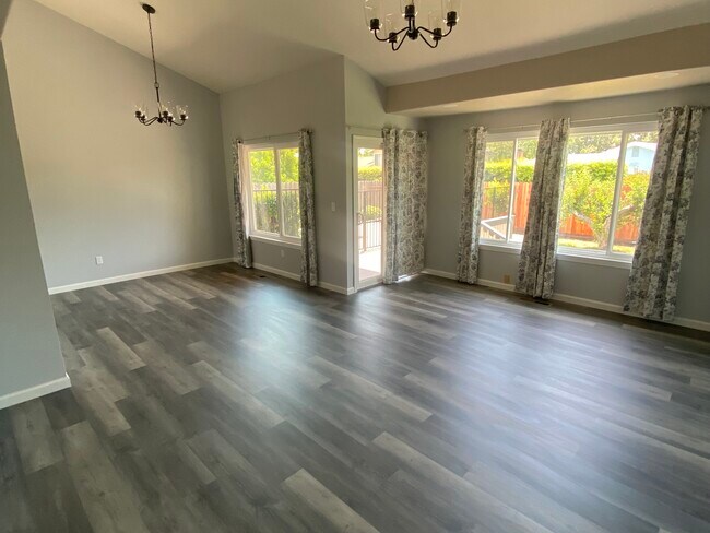 Building Photo - 1285 Astoria Dr