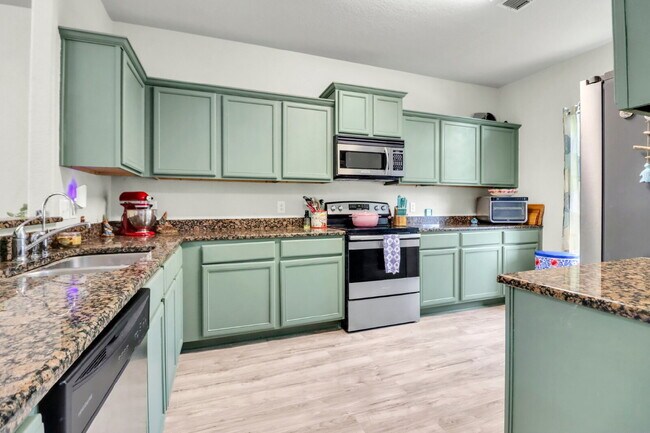 Foto del edificio - 6639 Luckey Pine