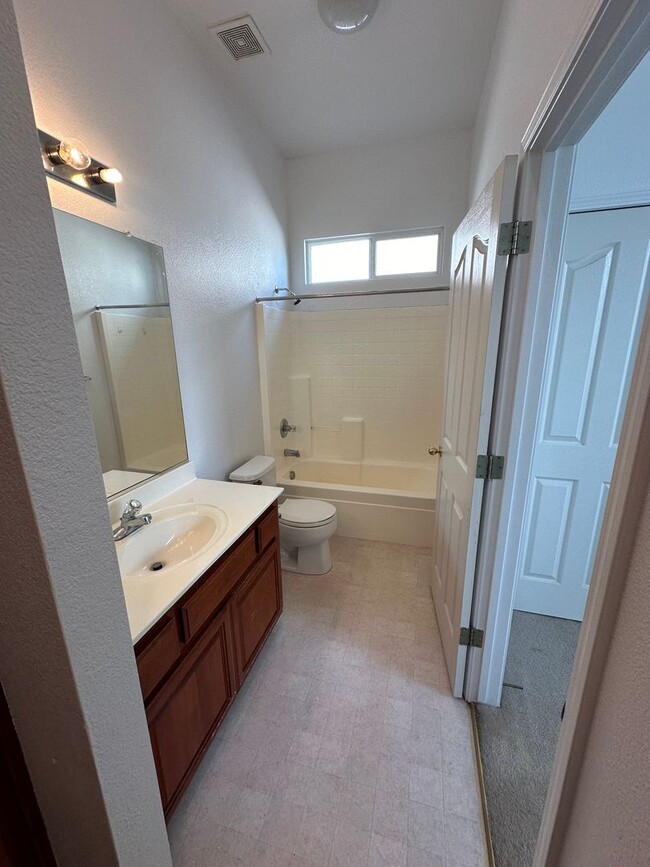 Building Photo - Spectacular 1 Story Home In Weston Ranch
