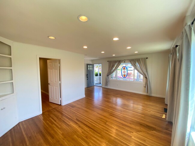 Foto del edificio - Unique 4 Bedroom 2 bath Guest Home in Ocea...
