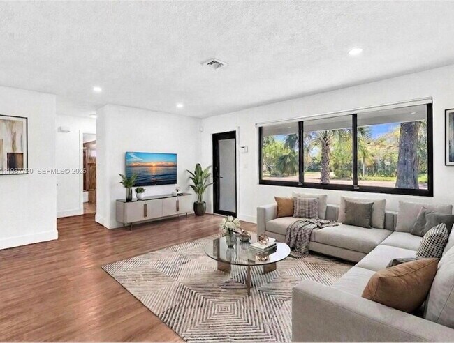 Foto del edificio - Taft Street, Hollywood, FL 33021 - 4 BR 2 BA single-family home