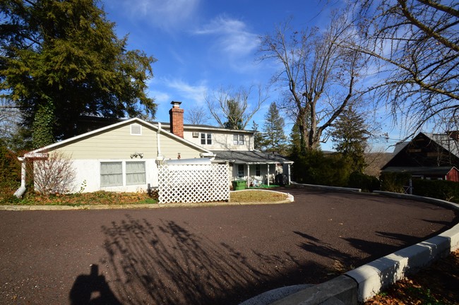Building Photo - 150 2nd St
