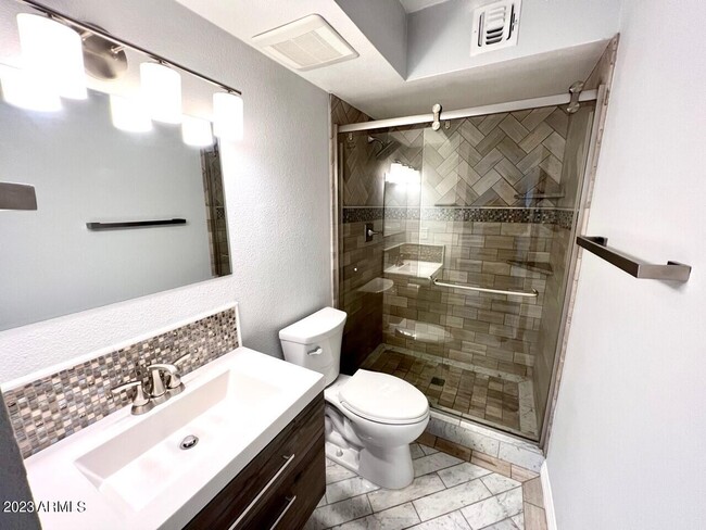 Building Photo - 286 W Palomino Dr