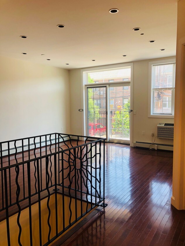 Foto principal - 26-42 28th St