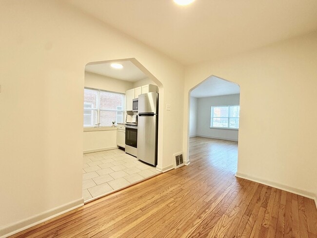 Building Photo - 5524 Chippewa St