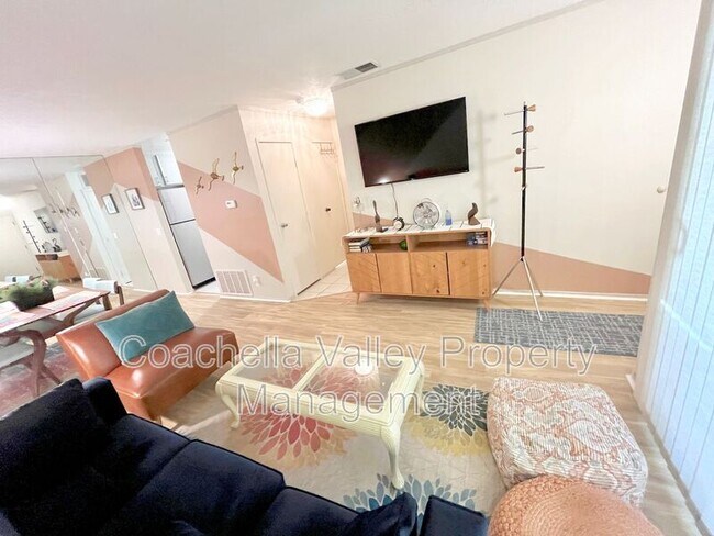 Foto del edificio - 2860 N Los Felices Rd