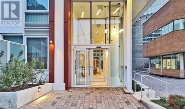 Building Photo - 33 Helendale Ave