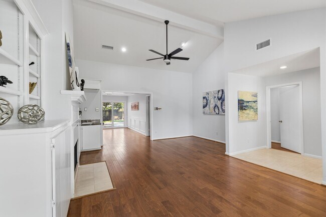 Building Photo - 5410 Indigo St