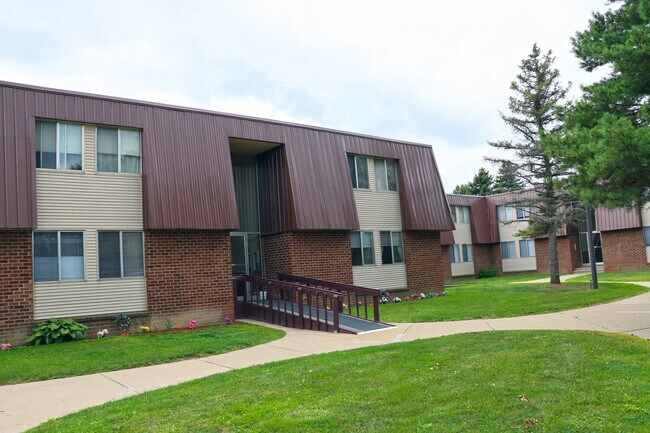 Foto del edificio - Pines Lapeer West Apartments