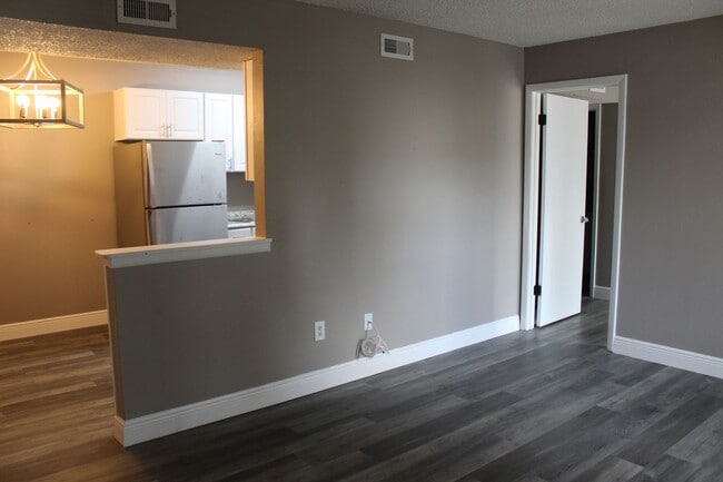 Foto del edificio - 2 bed Condo in Quiet Neighborhood