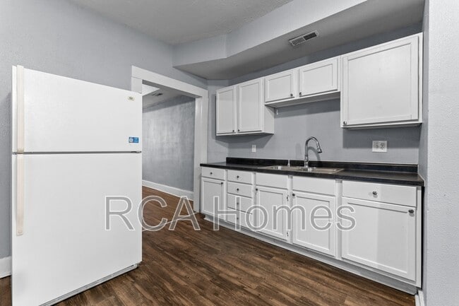 Building Photo - 1535 Draper St