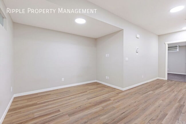 Building Photo - Modern 2 Beds, 2 Baths Basement/Lower | Av...
