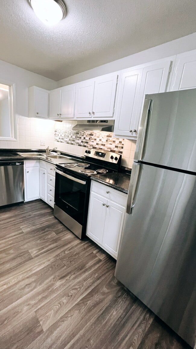Building Photo - Twin City Townhomes