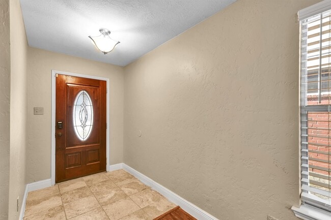 Foto del edificio - 914 Ivycroft Ln