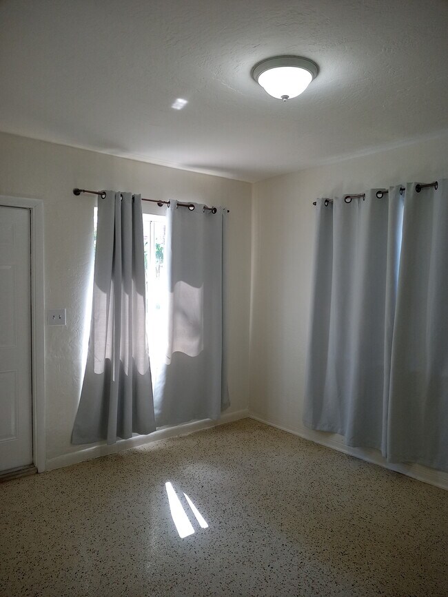 Foto del edificio - 535 SW 4th St