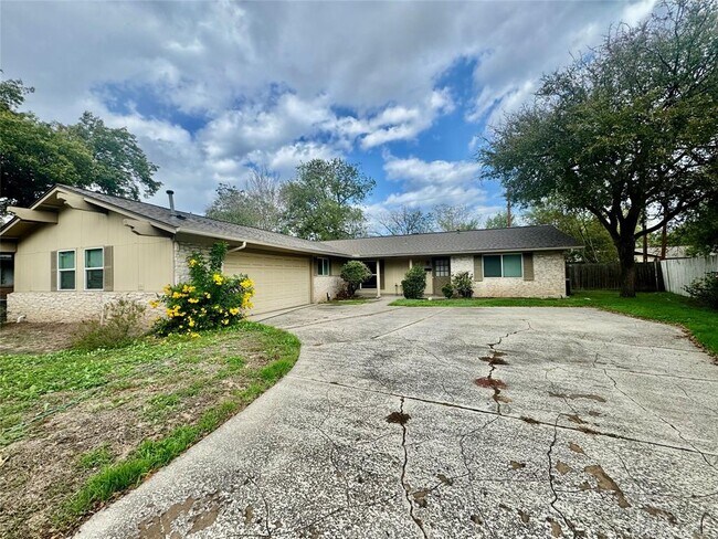 Foto del edificio - 2102 Pompton Dr