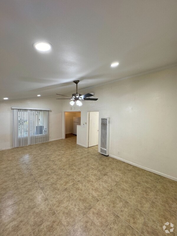 AdolinePalm Historic District Apartments under 2,500 Fresno, CA 2