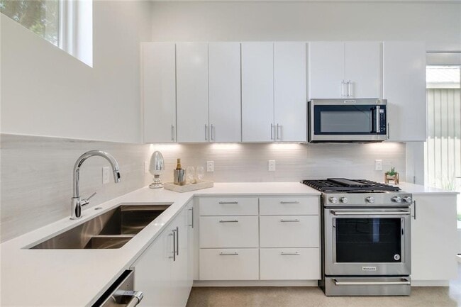 Foto del edificio - 402 Powell Cir