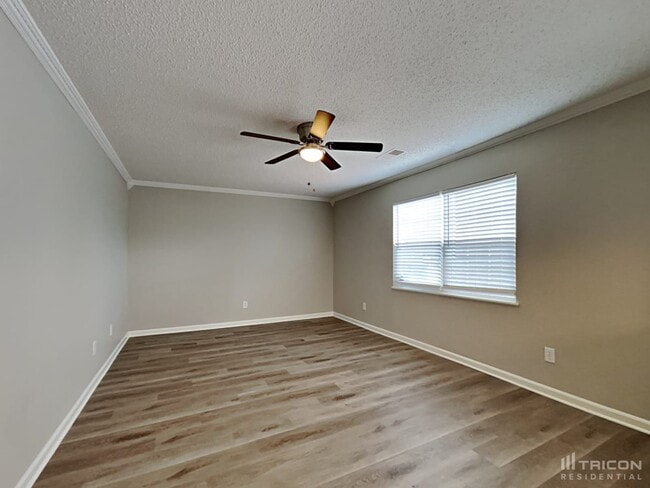 Building Photo - 661 Thornhill Dr