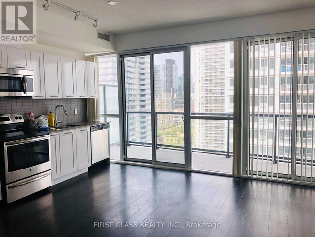 Building Photo - 20 Bruyeres Mews