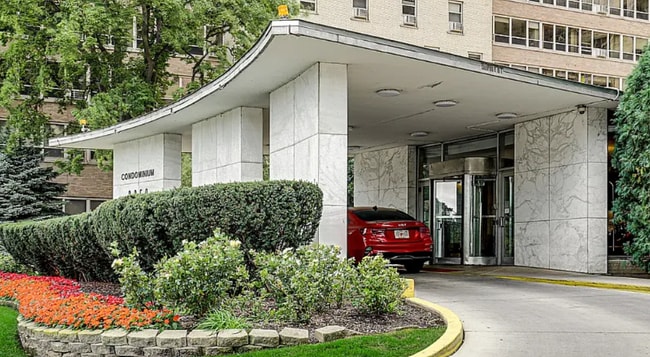 Building Photo - 3950 N lake shore Dr
