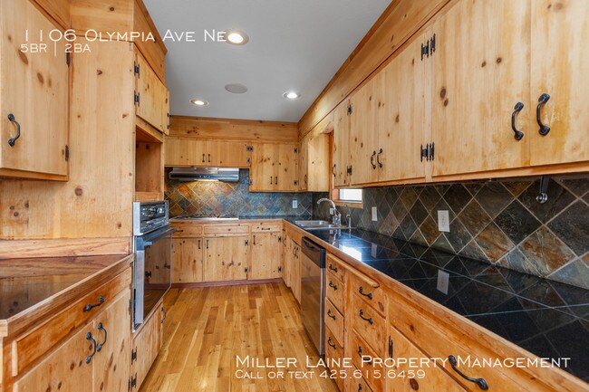 Building Photo - Updated 5 Bedroom in Renton!