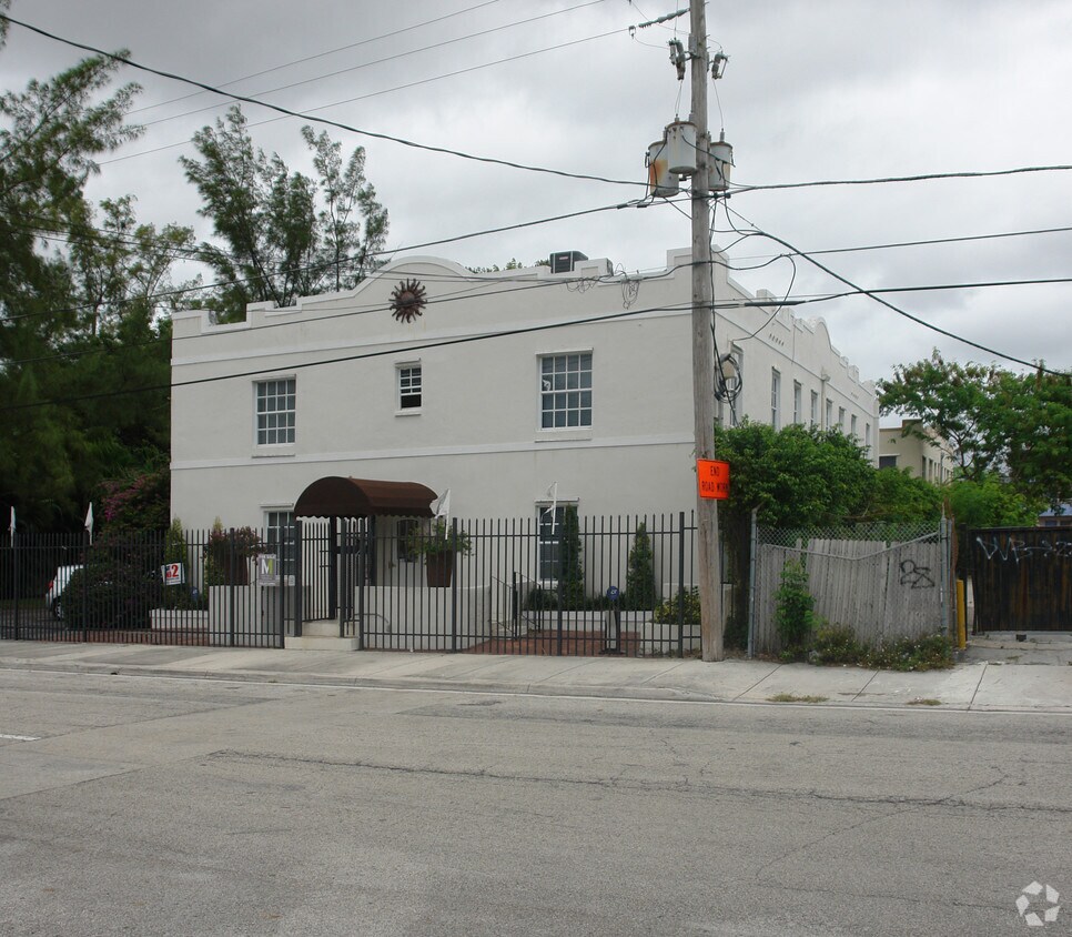 Foto del edificio - 577 NE 62nd St