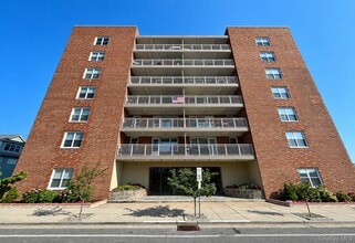 Building Photo - 855 E Broadway