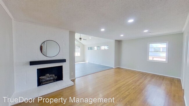 Building Photo - 4 br, 2 bath House - 2010 W. Baker Ave