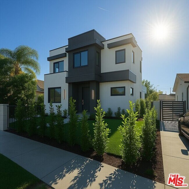 Building Photo - 5929 Hesperia Ave
