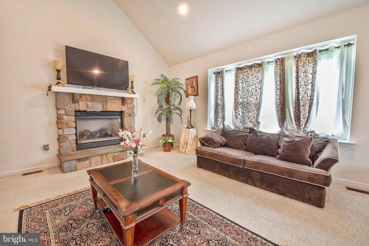 Foto principal - 917 Mather Dr