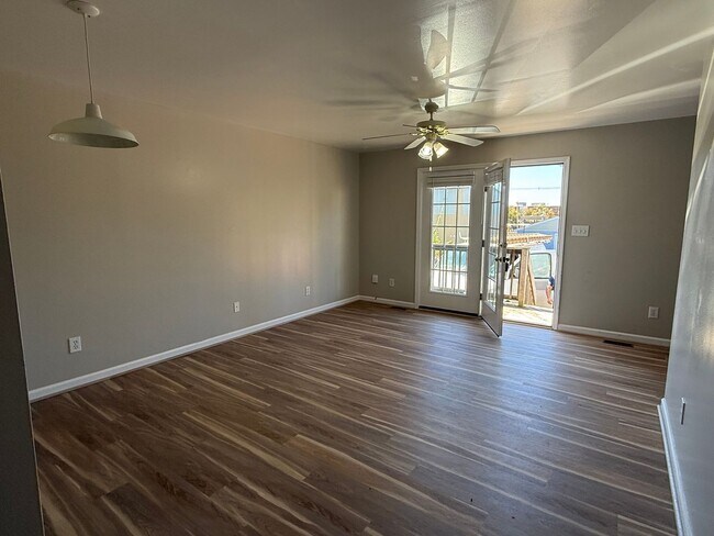 Foto del edificio - 2 Bedroom 1.5 Bath Townhome In Salem City
