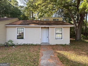 Building Photo - 200 Admiral's Walk Dr